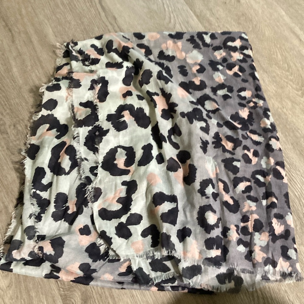Ecco lightweight woven scarf/wrap